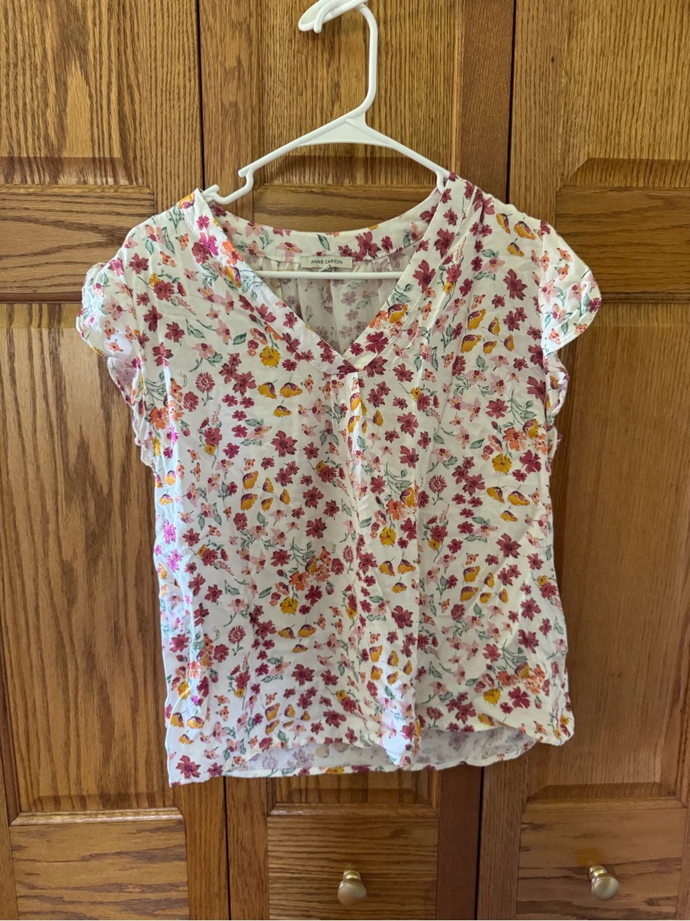 Anne Carson White Floral V-Neck Flutter Sleeve Blouse